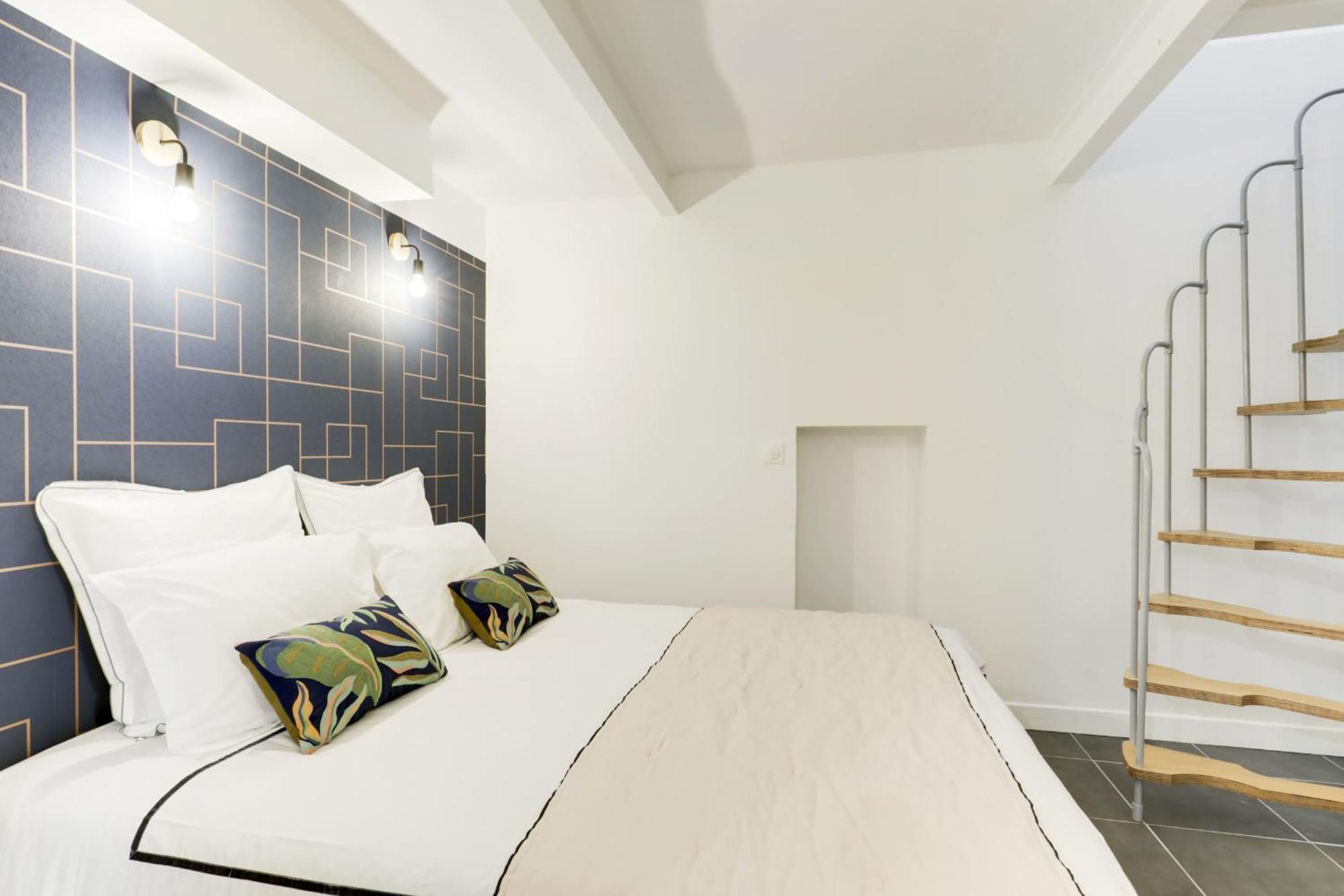 Nice Apartment Renovated And Bright Street Side Paris Exterior photo